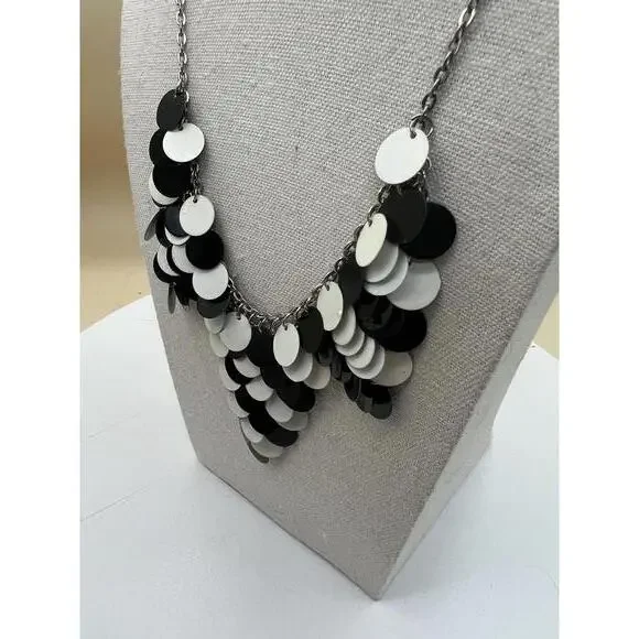 Black and White Disc Detail Necklace - Picture 4 of 8